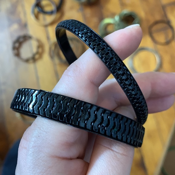 Set of 2 Glossy Black Tire Tread Bracelets - Picture 3 of 3